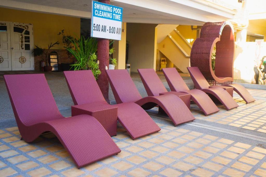 Suzuki Beach Hotel Olongapo Exterior photo