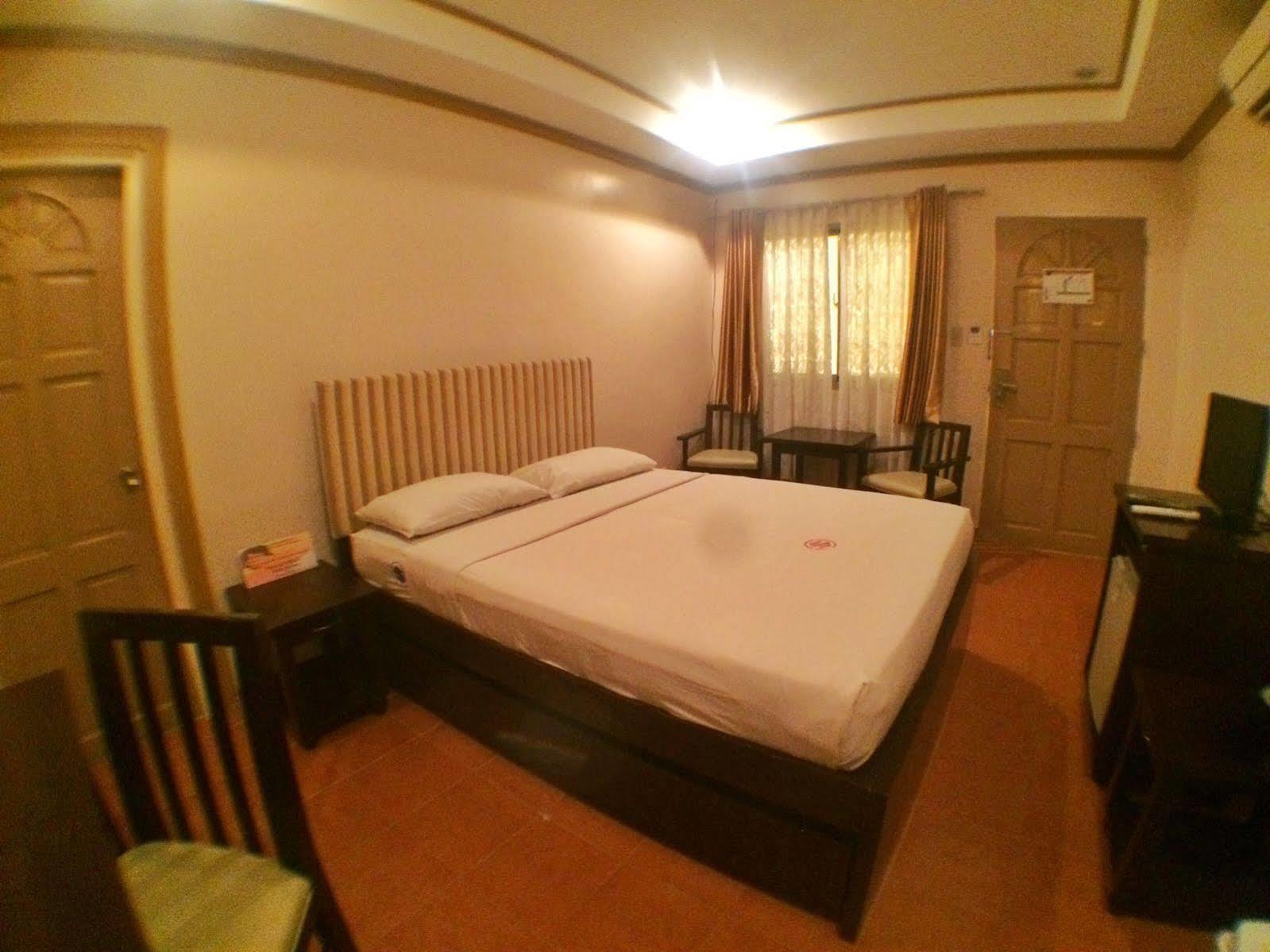 Suzuki Beach Hotel Olongapo Exterior photo